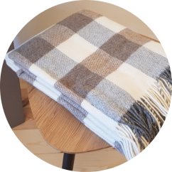 Vlnená deka so strapcami – 100% ovčia vlna, 400 g/m2, károvaná Hnedo - šedo - biela