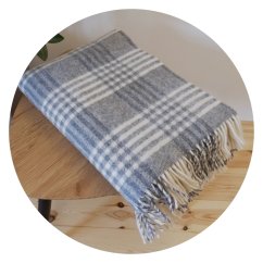 Vlnená deka so strapcami – 100% ovčia vlna, 400 g/m2, károvaná - šedo-biela